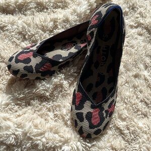 Rothy’s 8.5 EUC spotted leopard slip-ons